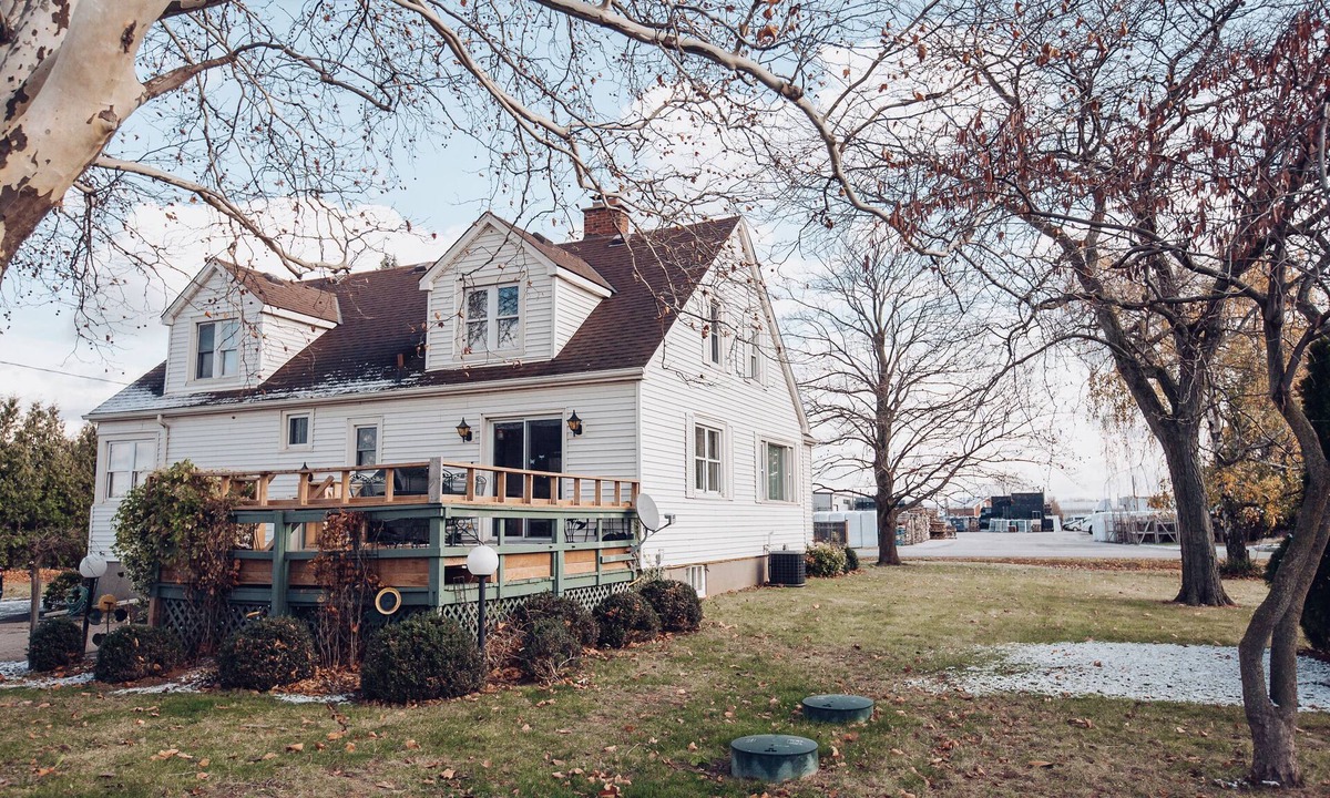 Louth Other | Cozy Farmhouse on the Wine Route