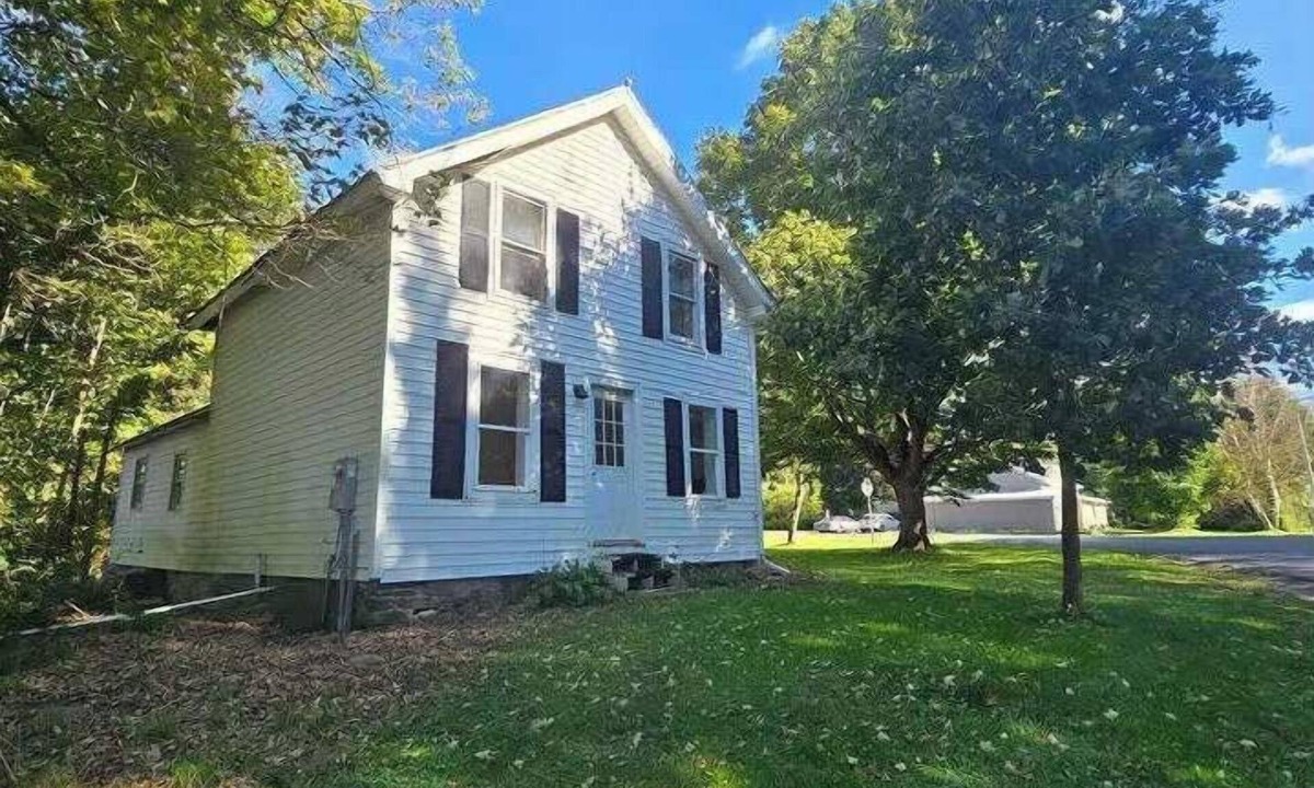 Pulaski House | Cozy Farmhouse Rental