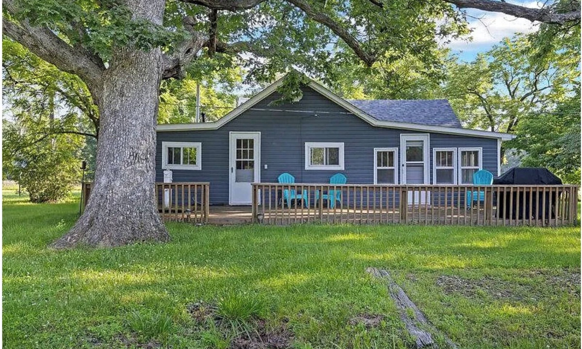 Olney Other | Cozy Farmhouse Retreat in Truxton - 2 bedrooms available