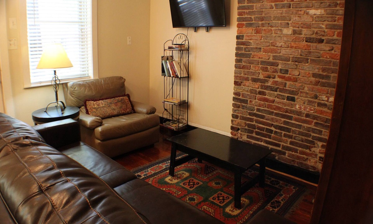 Fells Point Apartment | Cozy Fells Point Gem/In The Heart of Fells Point