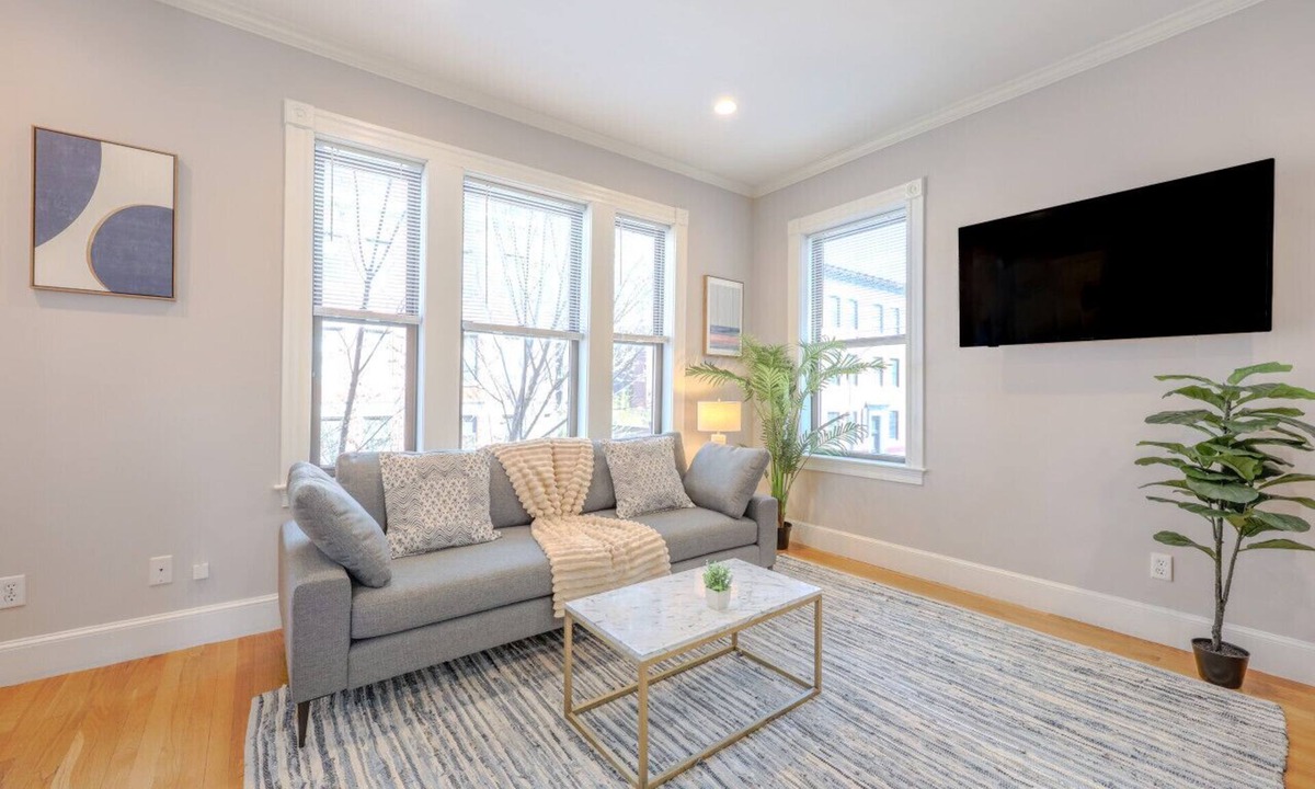Fenway–Kenmore Apartment | Cozy Fenway 1Br/1Ba | Close to Fenway Park!