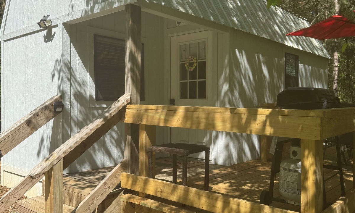 Etoile Cabin | Cozy fisherman cabin step from Lake Sam Rayburn