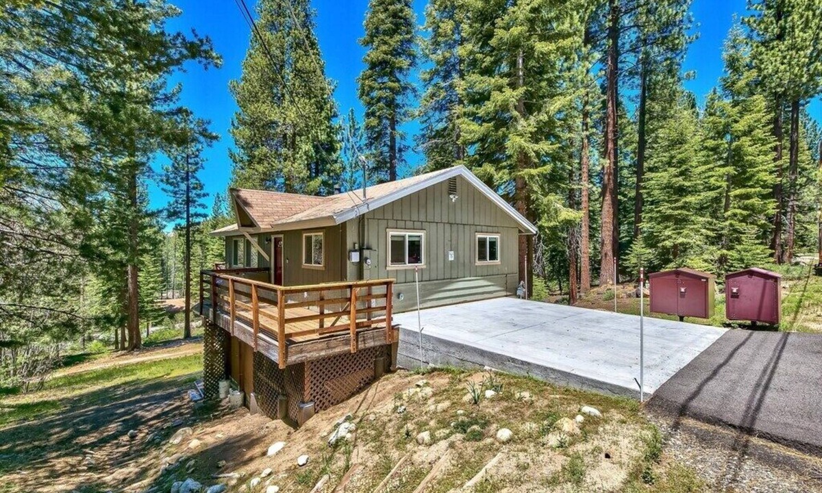 Country Club Estates Cabin | Cozy Forest Getaway | Foosball Fun + A/C Comfort