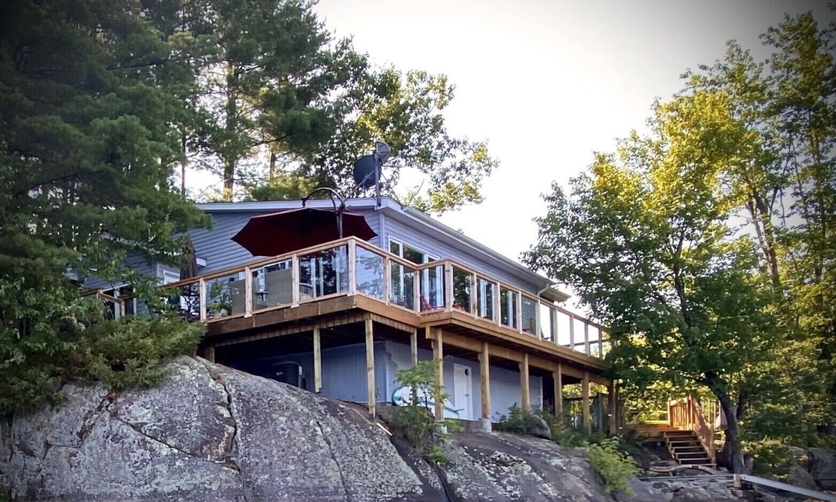 Muskoka Lakes Cottage | Cozy Four Season Cottage on Brandy Lake
