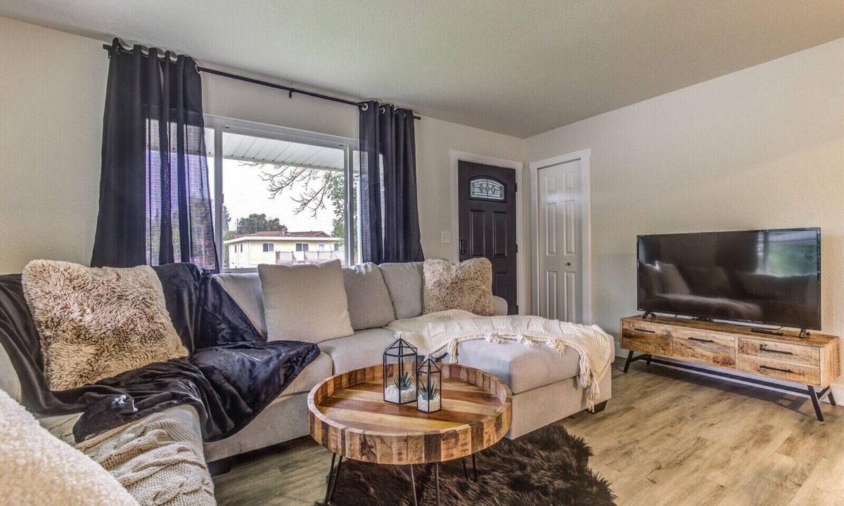 Casper Cottage | Cozy Fully Furnished 3bed blocks from Hospital