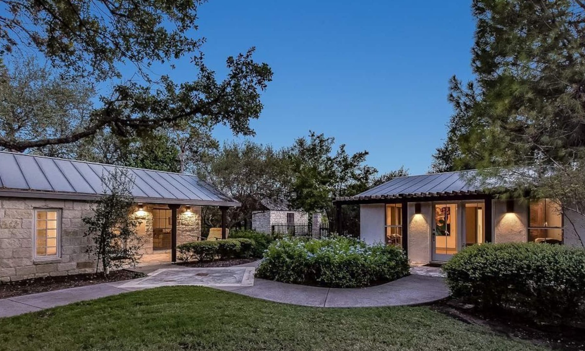 Hennig Heights House | Cozy Garden House on a 7-Acre Private Estate