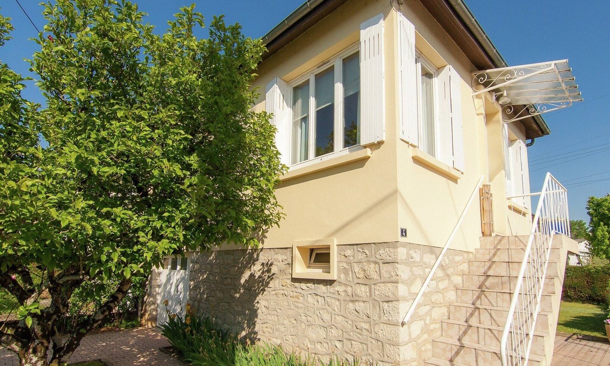 Malemort-sur-Correze House | Cozy Garden Retreat Malemort