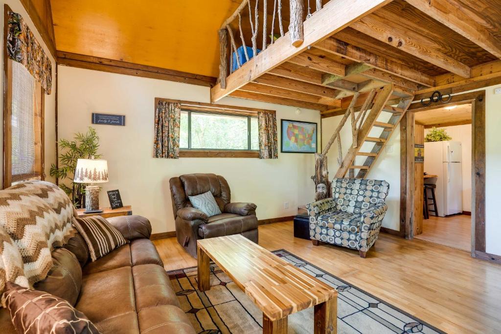 Menlo Apartment | Cozy Georgia Abode with Deck, Fire Pit and Lake Access