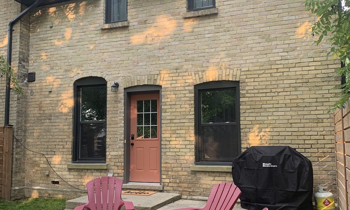 Parkhill House | Cozy getaway, 15 minutes to Grand Bend Beach