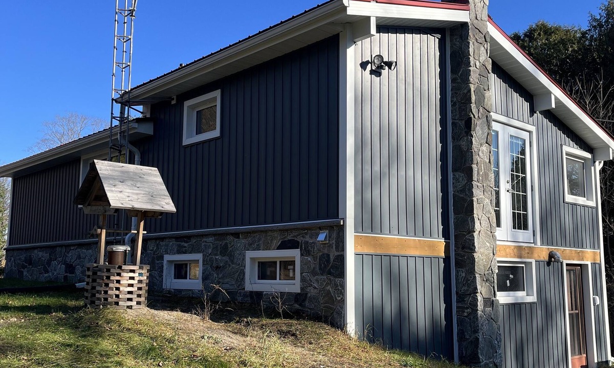 Glastonbury Cottage | Cozy Getaway! Fully Renovated Winterized cottage with access to lake.