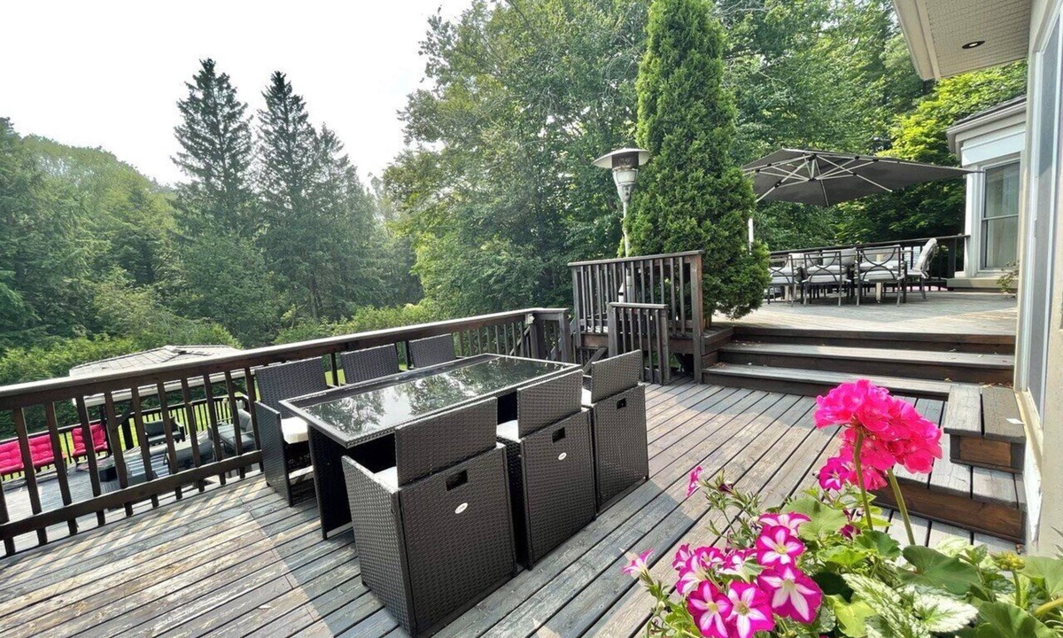 Nobleton Cottage | Cozy Getaway: Stunning Cottage- 6 Beds and 4 Baths