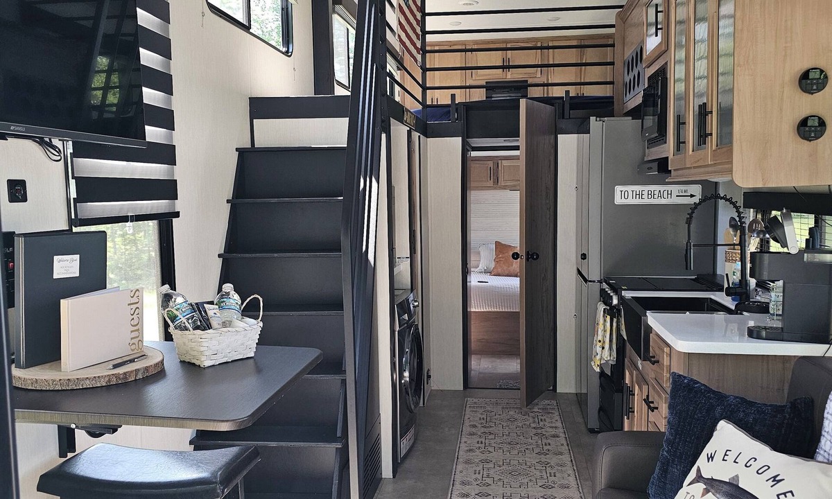 Freetown RV Rental | Cozy glamper with scenic pond in Brownstown Indiana