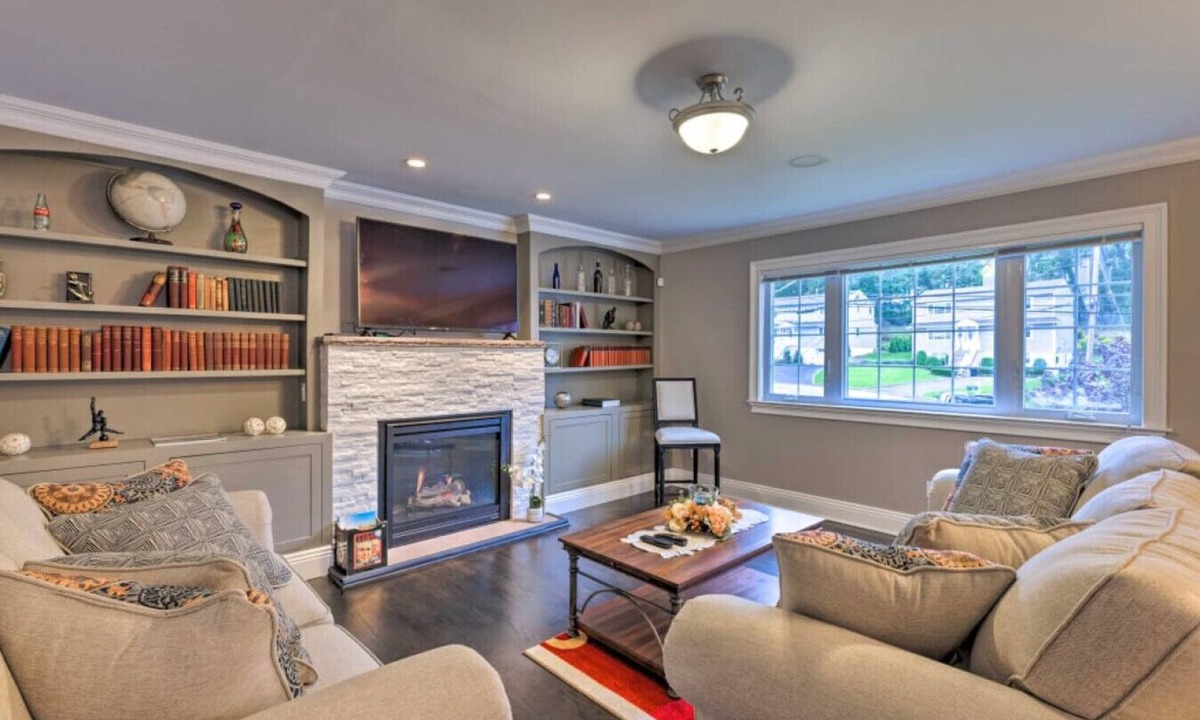 Glen Cove Apartment | Cozy Glen Cove Apt Near Ferry, Parking & NYC!