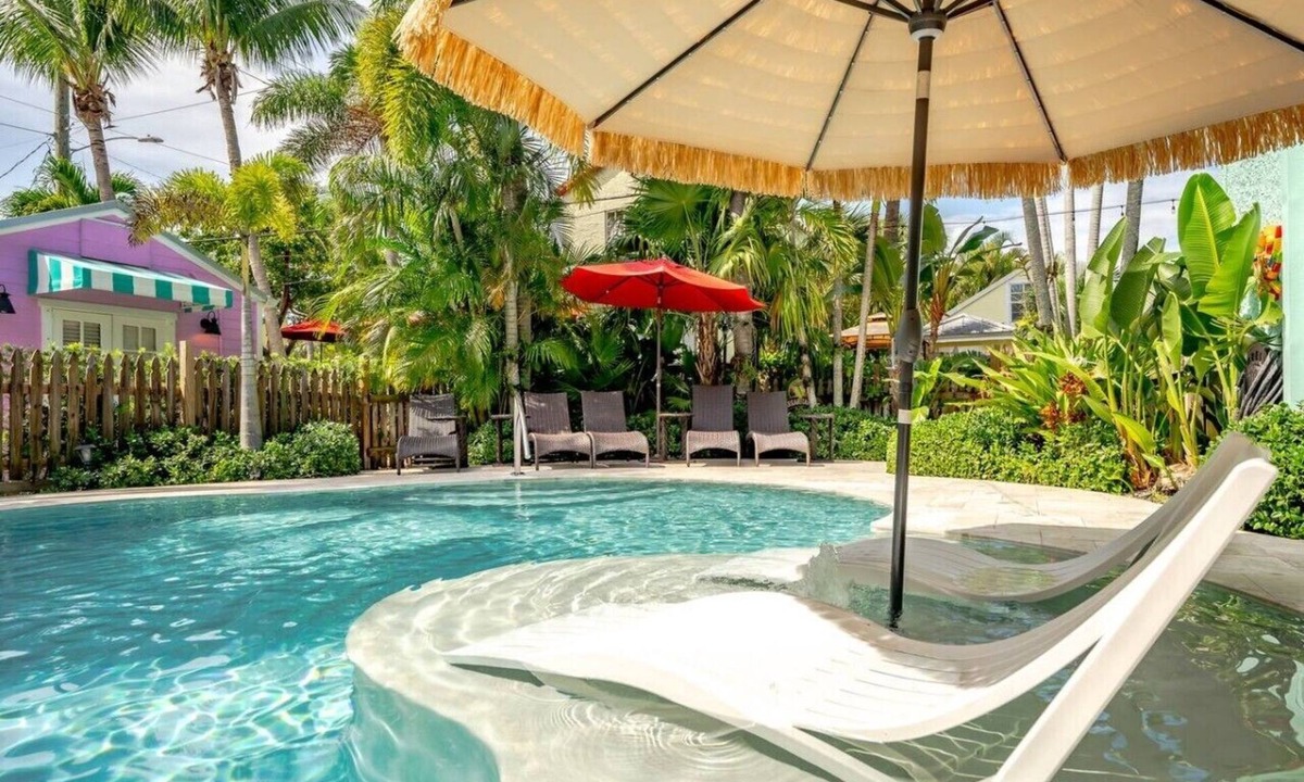 Grandview Heights House | Cozy Guest House Suite Htd Pool and BBQ