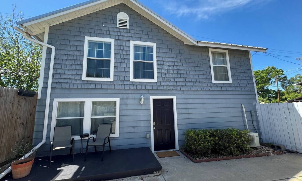 Temple House | Cozy guest house in the heart of Temple! Close to everything. Pet-friendly.