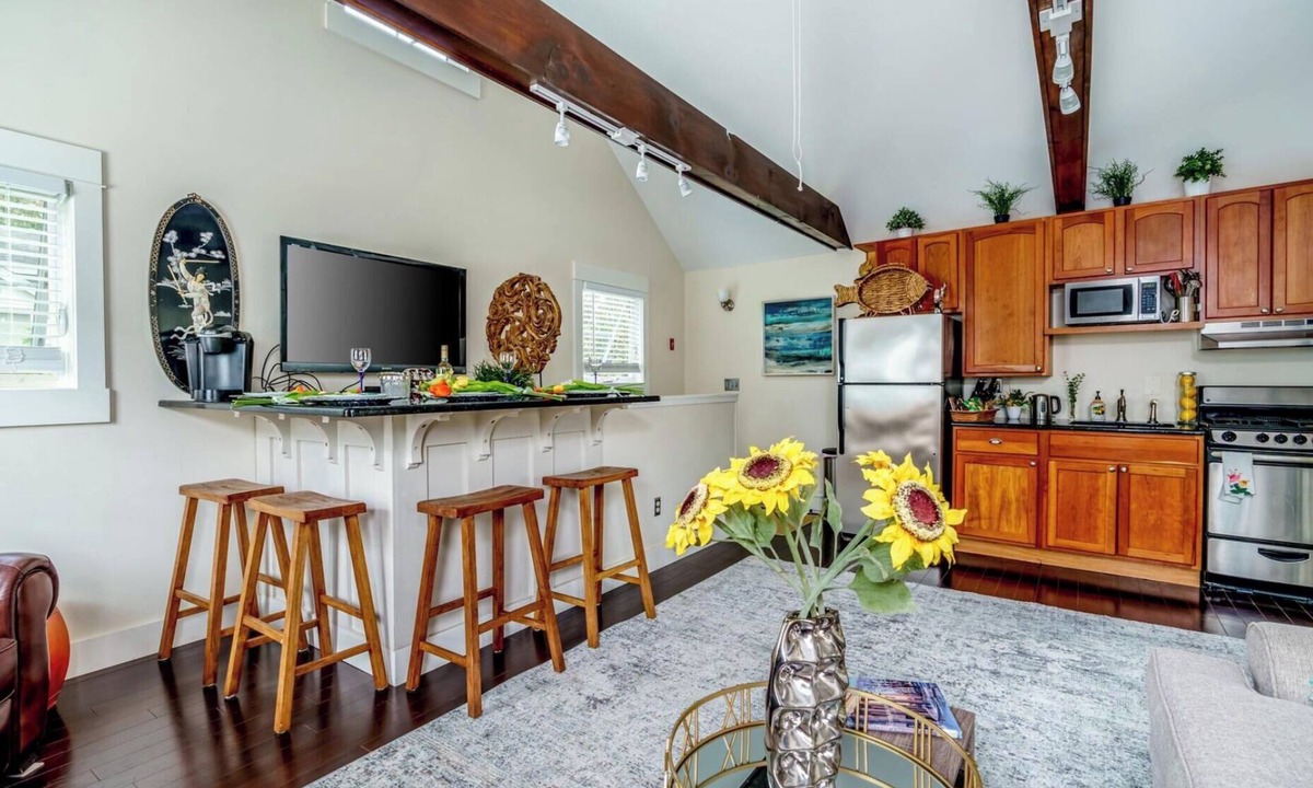 Bellevue Avenue Historic District House | Cozy guest house Located in the historical Bellevue Avenue