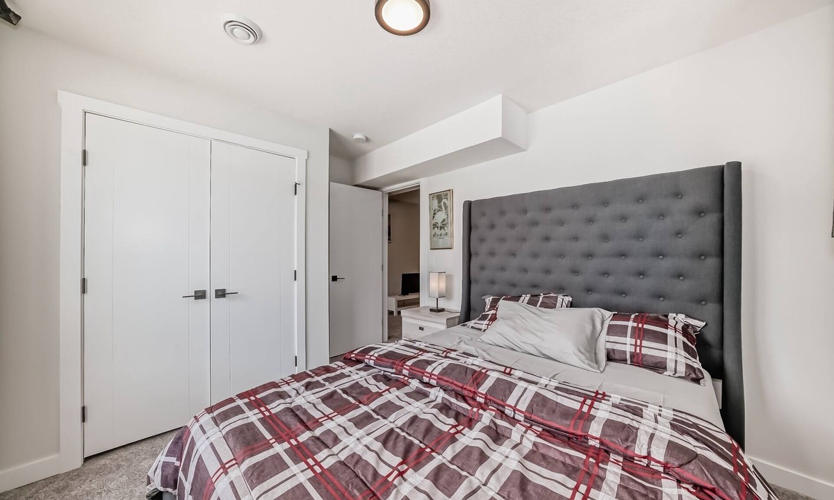 Evanston Apartment | Cozy Guest Suit