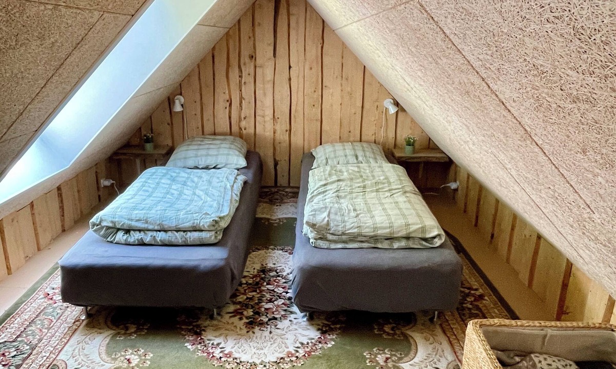 Broby Cabin | Cozy guesthouse by the South Funen Archipelago Trail. Whole house, pet friendly.