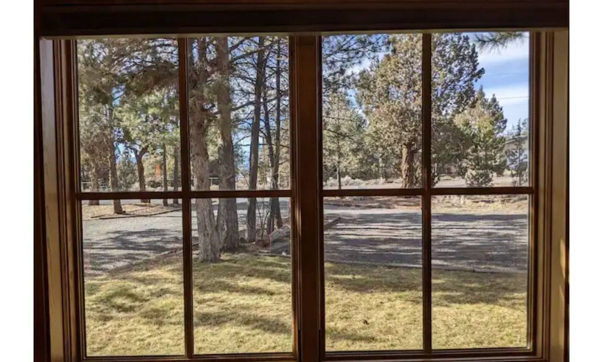 Bend Cottage | Cozy Guesthouse with Large Kitchen