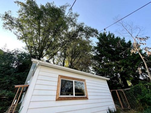 North Beacon Hill Apartment | Cozy guesthouse with sauna