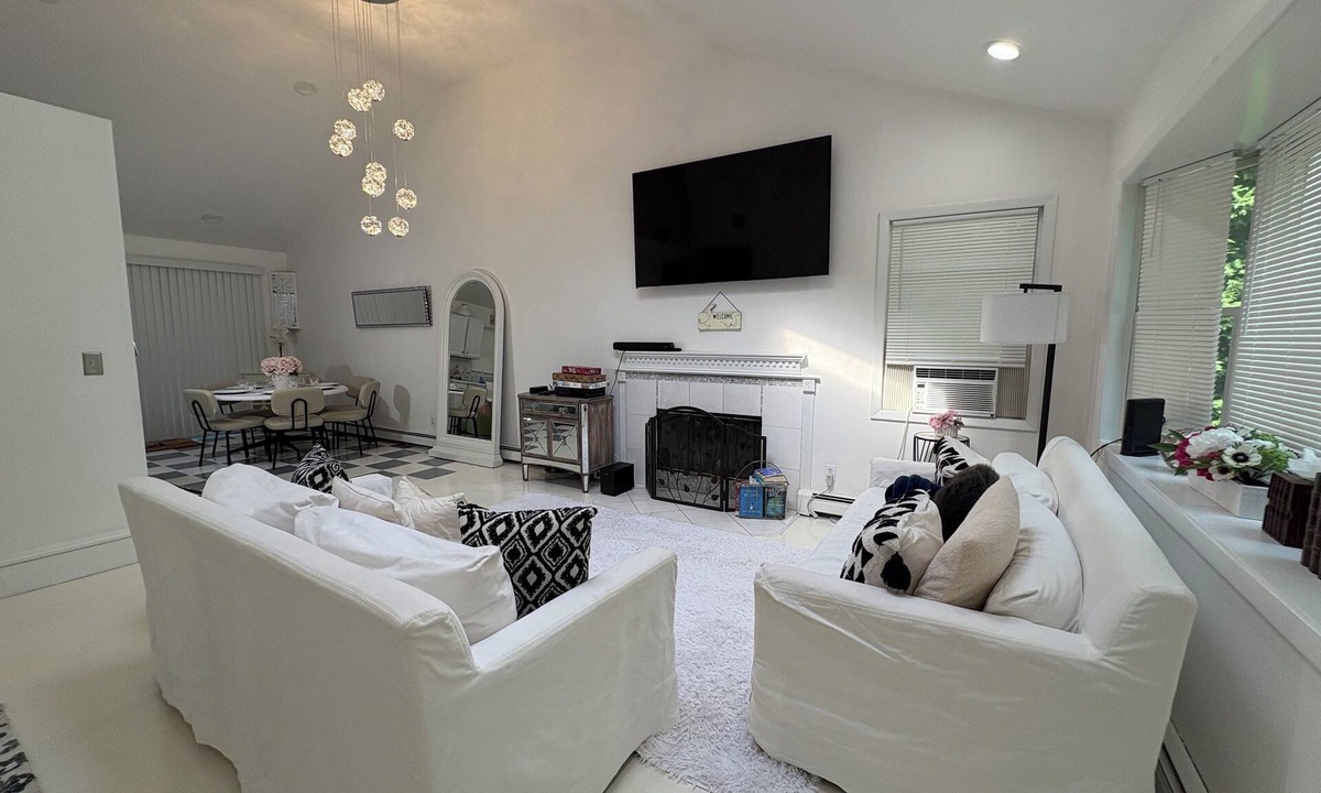 Hampton Bays House | Cozy Hamptons Escape 3BR Minutes From Beach!