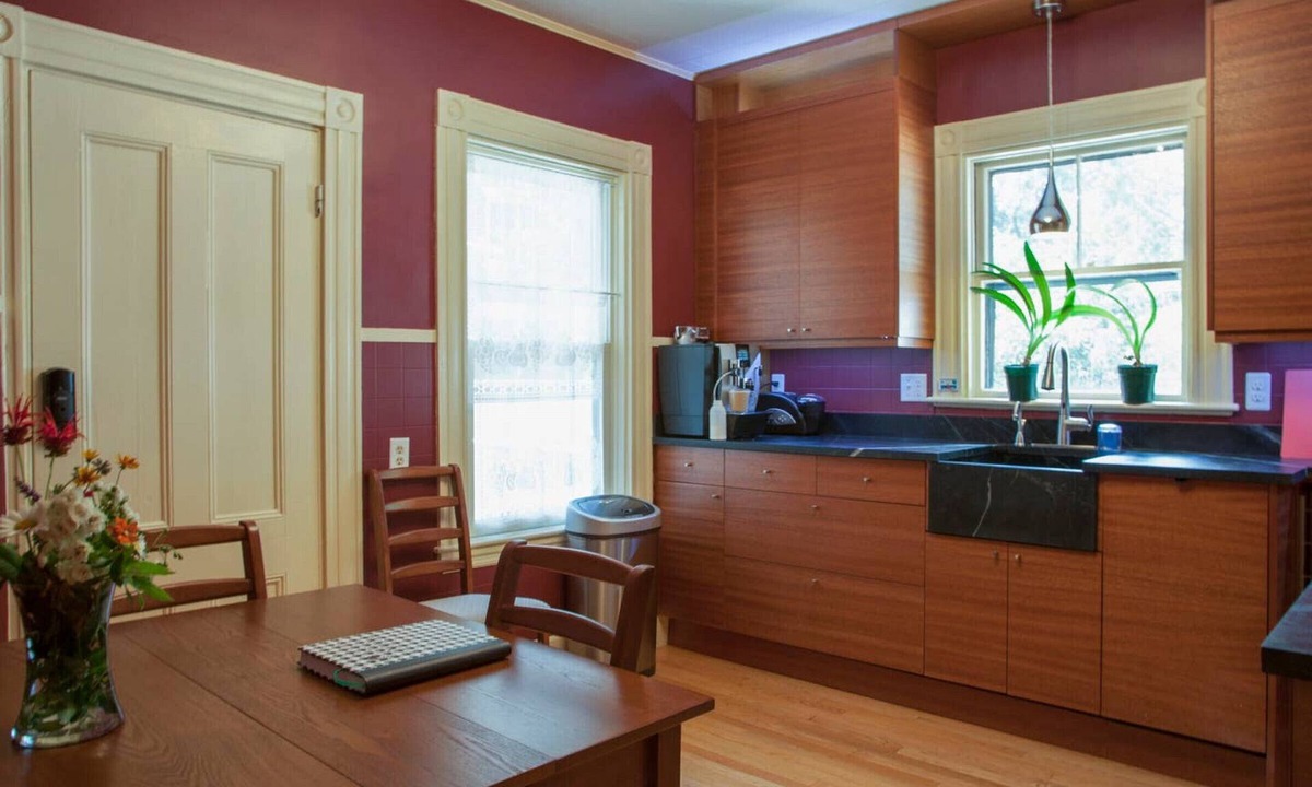 West Cambridge House | Cozy Harvard/MIT Victorian