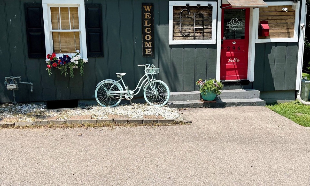 Ste Genevieve House | Cozy Haven Little Hidden Gem Sleeps 4