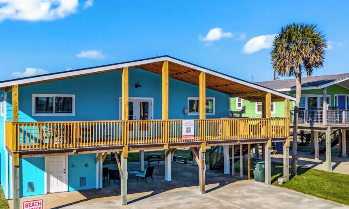 Bermuda Beach House | Cozy Haven- short walk to beach