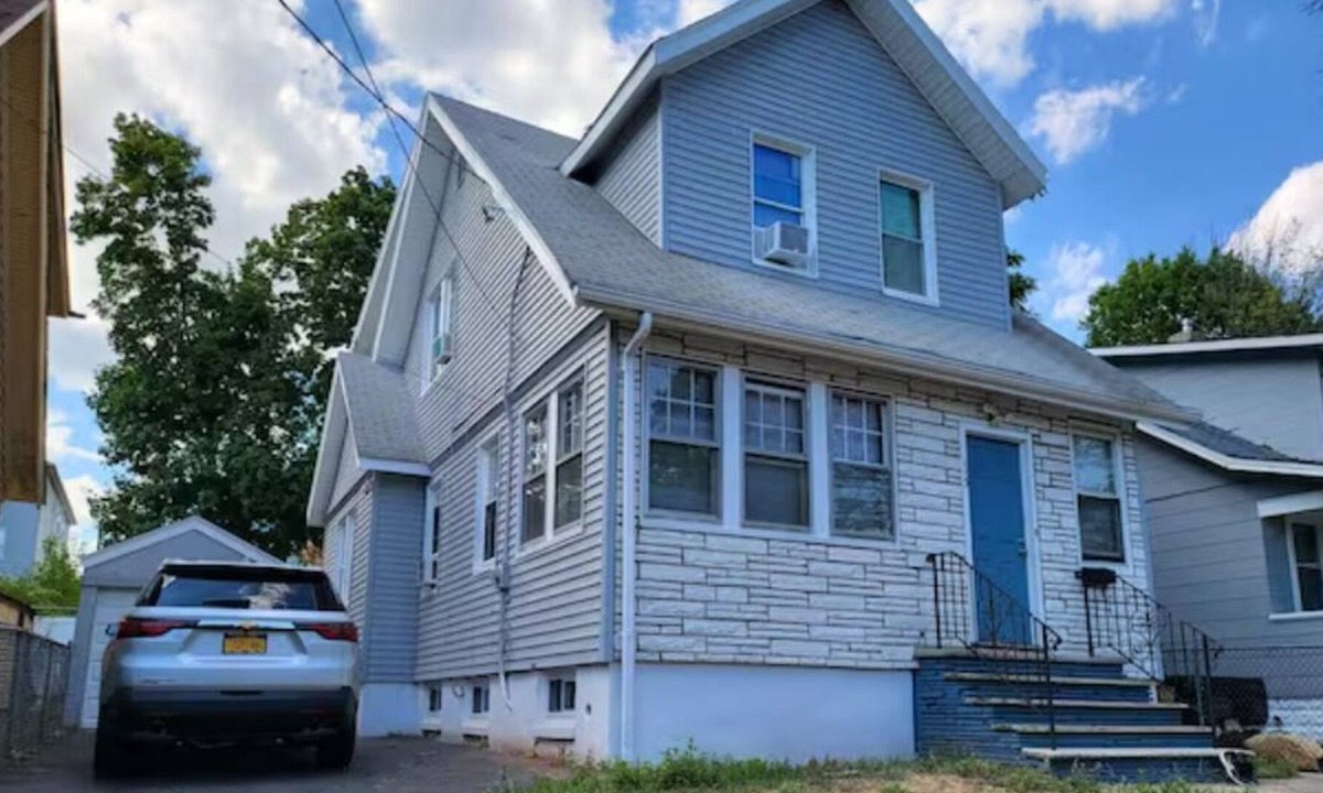 Lower Vailsburg House | "Cozy Haven Steps from Branch Brook Park 🌳"