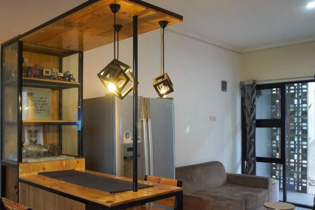Setiabudi House | Cozy Haven with Jacuzzi, Rooftop