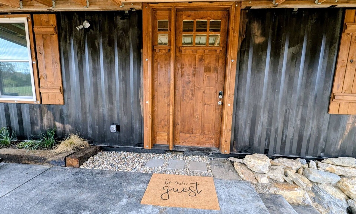 Jackson County Cabin | Cozy Hideaway in Rustic Container Home on Private 10 Acres - Fire pit & Hot tub