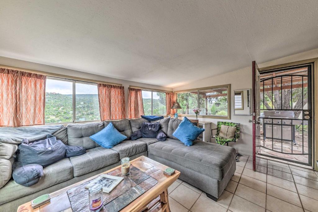 High Rolls Mountain Park House | Cozy High Rolls Cottage Near Hiking Trails!
