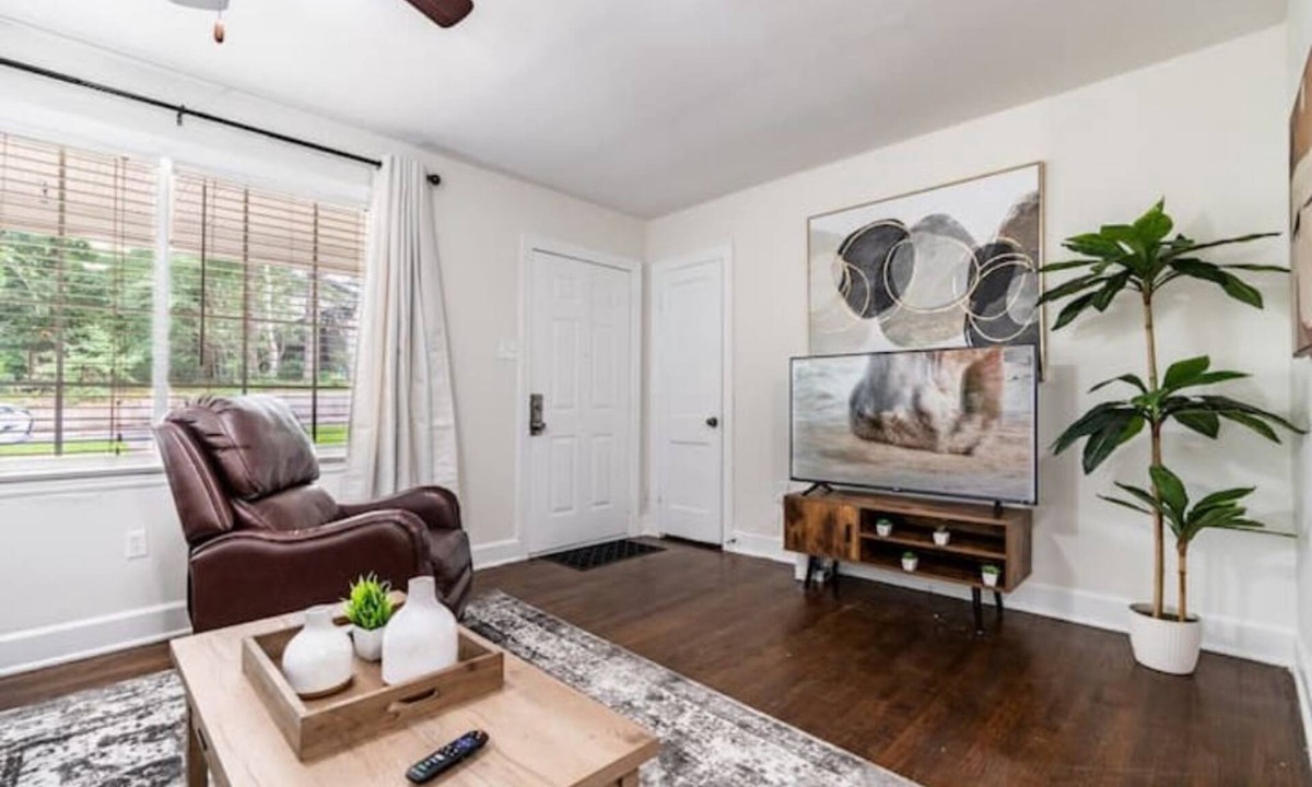 Hillcrest House | Cozy Hillcrest Home