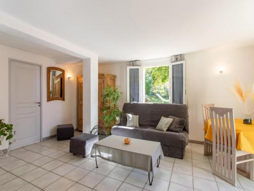 Berre-des-Alpes House | Cozy Hillside Escape in Berre