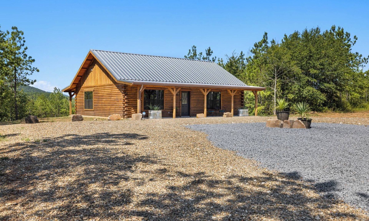 Pickens Cabin | Cozy hilltop cabin in the Kiamichi Mountains