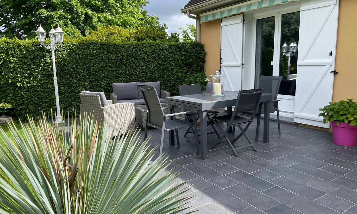 La Chapelle-Saint-Aubin Bed & Breakfast | Cozy House with Pool, Close to Le Mans, Parking Included