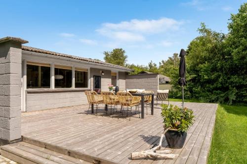 Amtoft House | Cozy Holiday Home 350 Meters From The Water In Amtoft