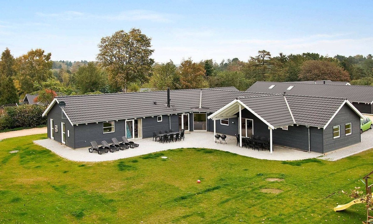 Holloselund House | Cozy Holiday Home in Tisvilde with Swimming Pool