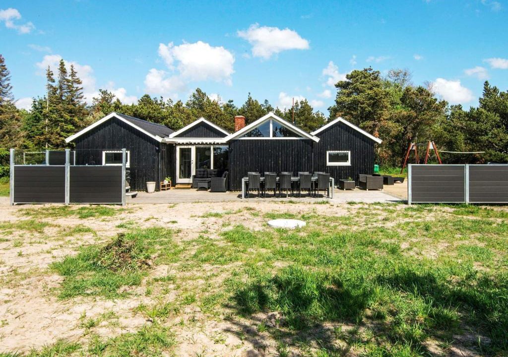 Sønderstrand House | Cozy Holiday Home in R m with Swimming Pool