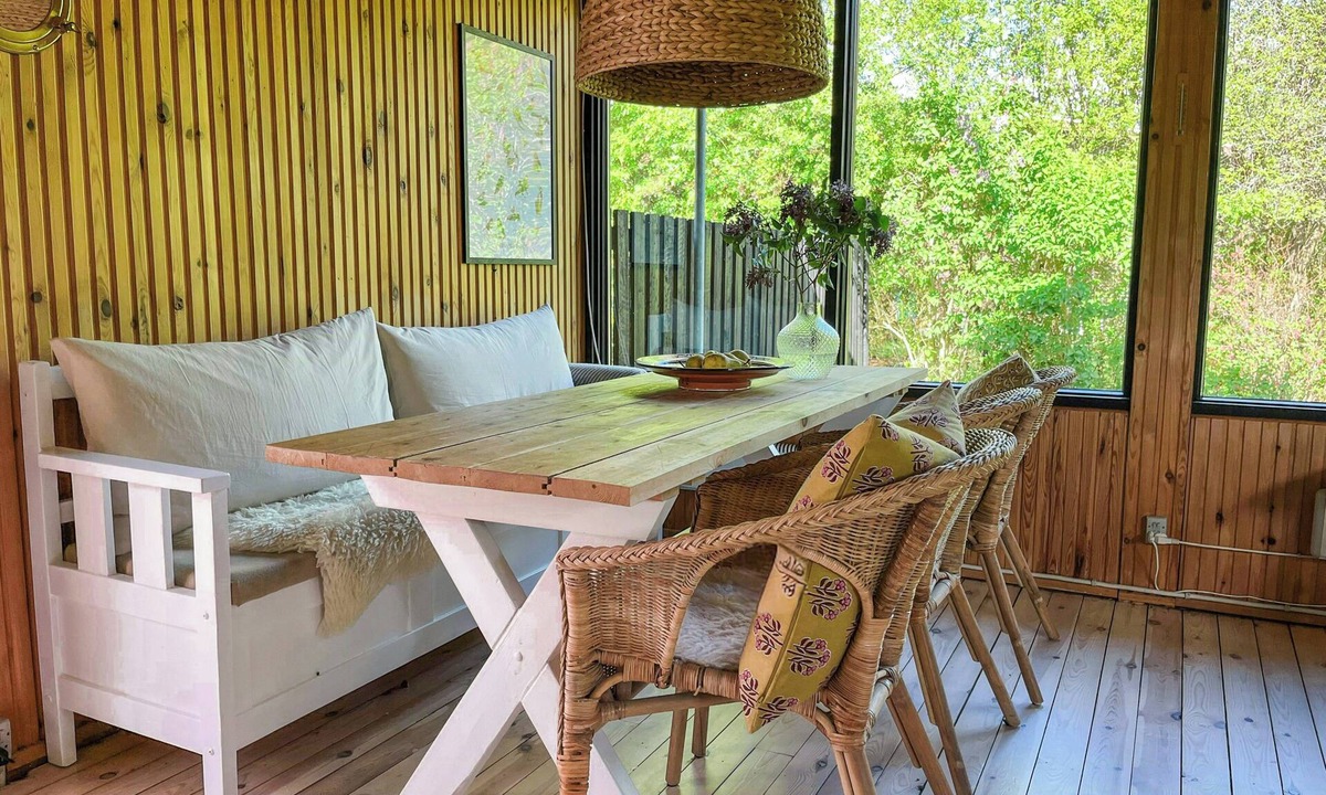 Smidstrup Strand House | Cozy Holiday Home with garden near the coast