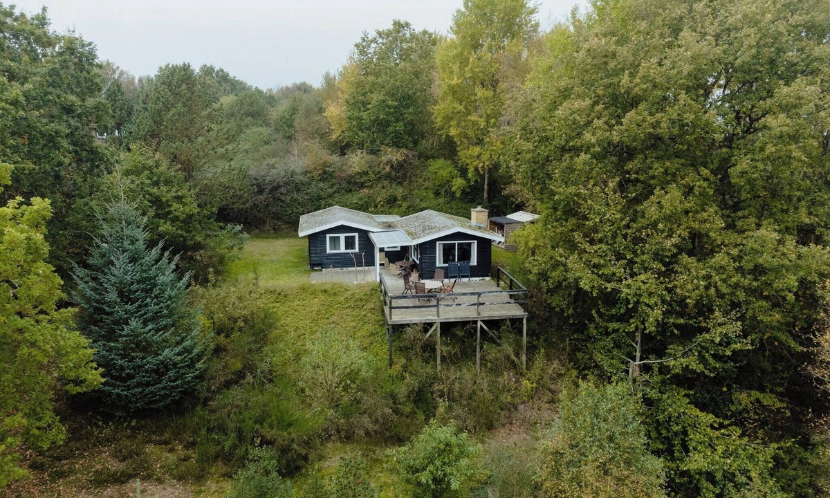 Ronbjerg House | Cozy holiday home with forest and fjord views