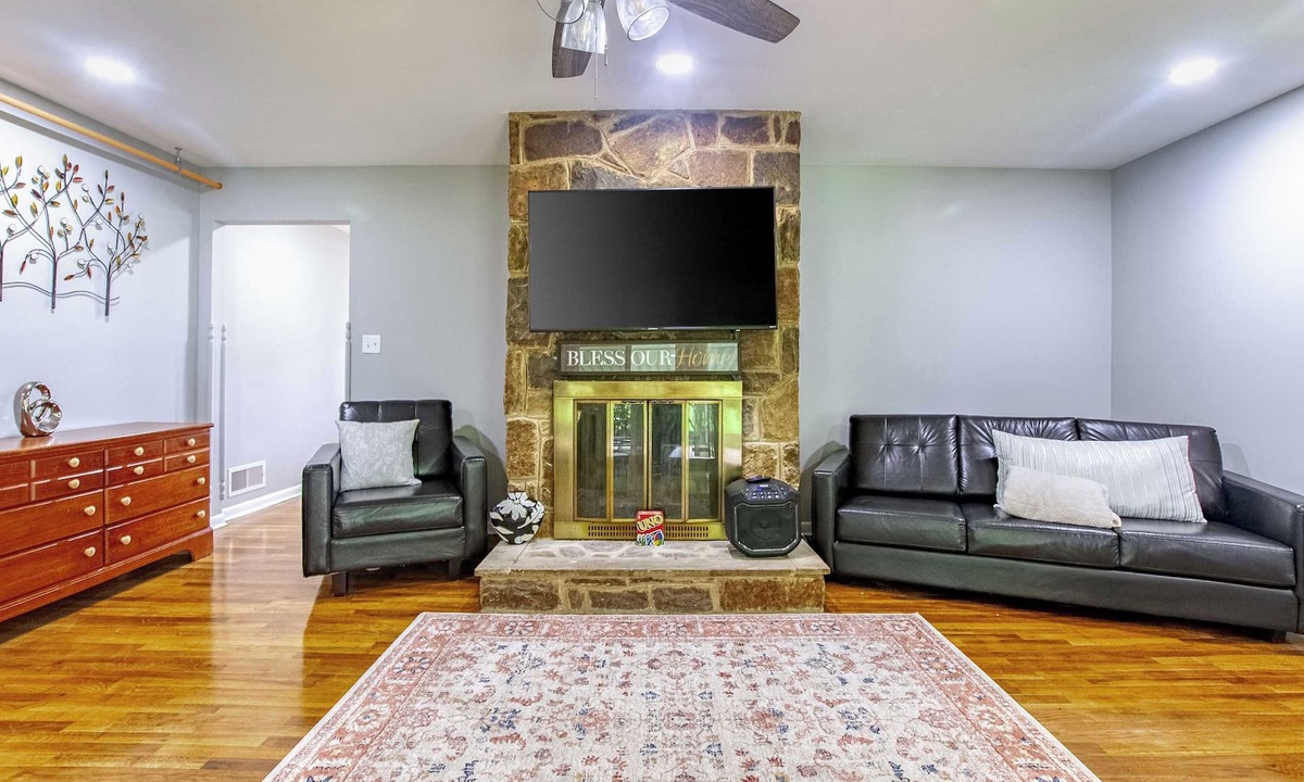 Newark House | ‼️Cozy Home 4BR Newark Stay w/Yard