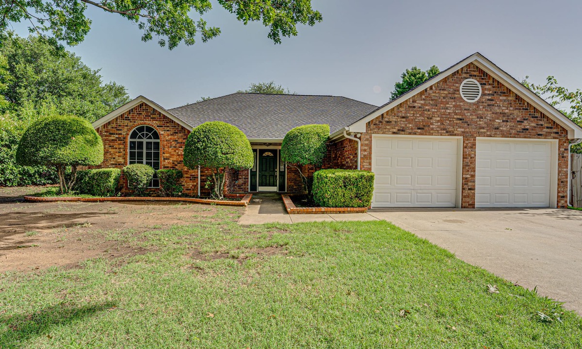 Waxahachie House | Cozy Home Away from Home