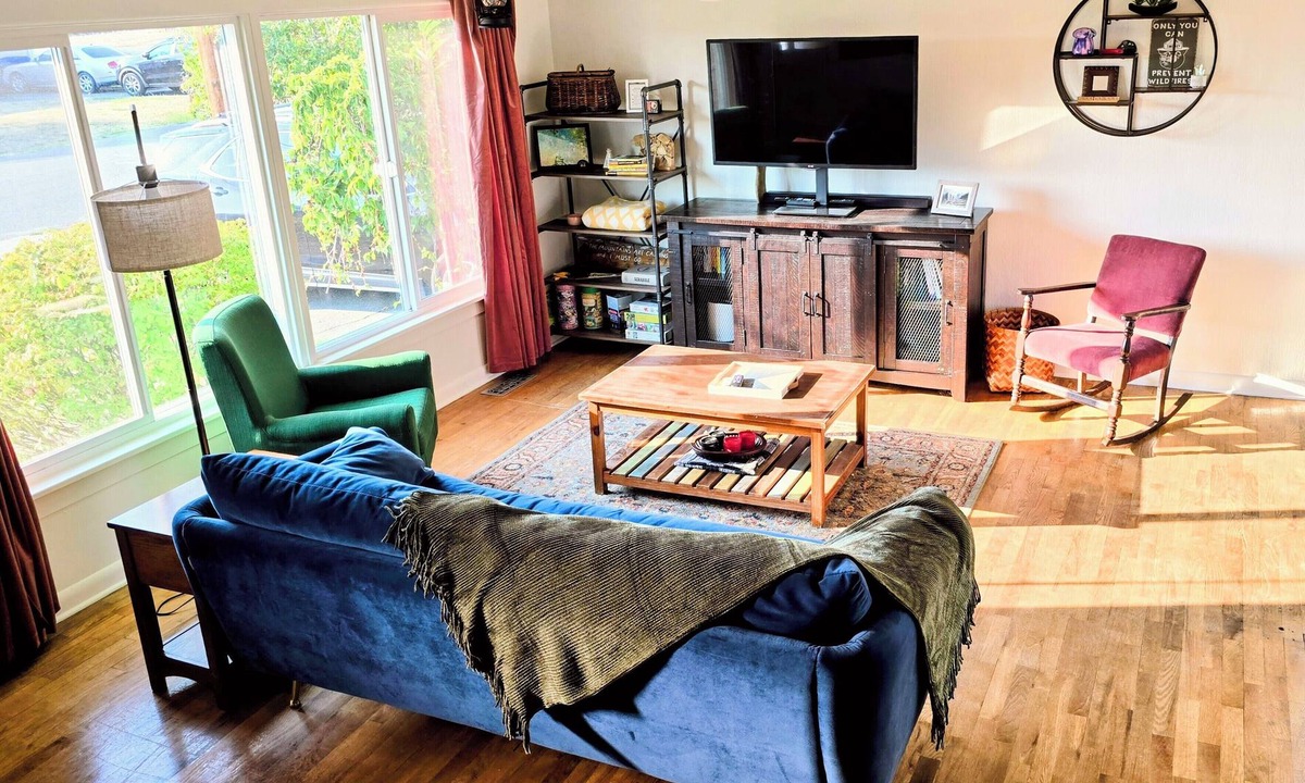 Oak Harbor House | Cozy home base for Whidbey adventures!