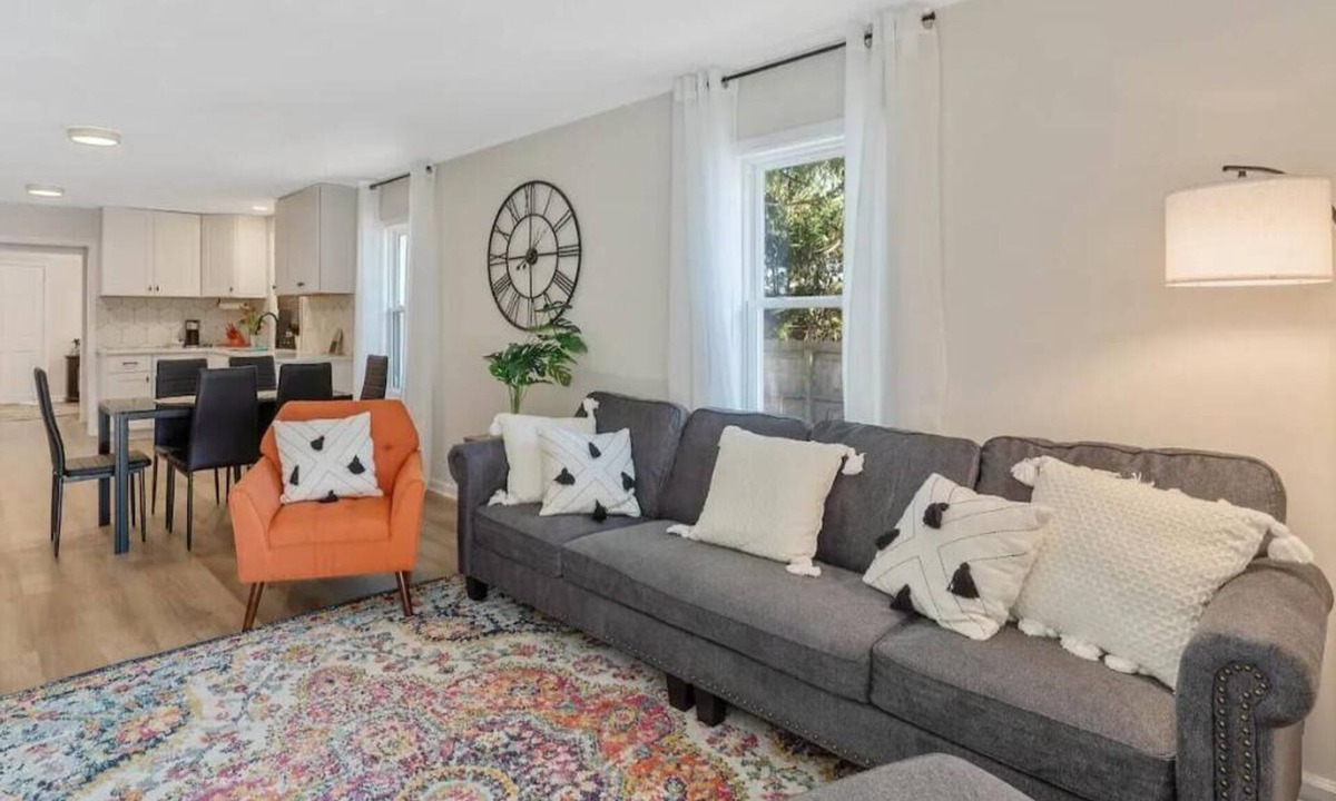 North Syracuse House | Cozy home, centrally located