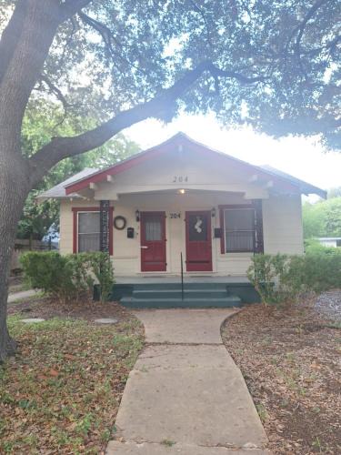 Mahncke Park House | Cozy Home close to Downtown