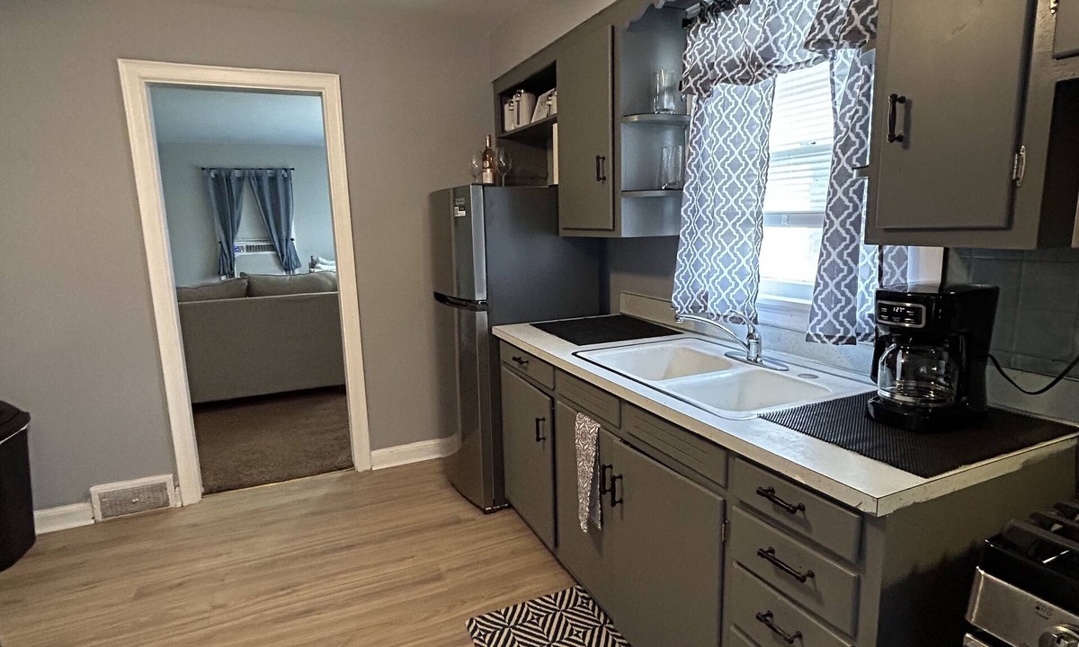 Rockford House | Cozy Home Close To, State Street and Downtown