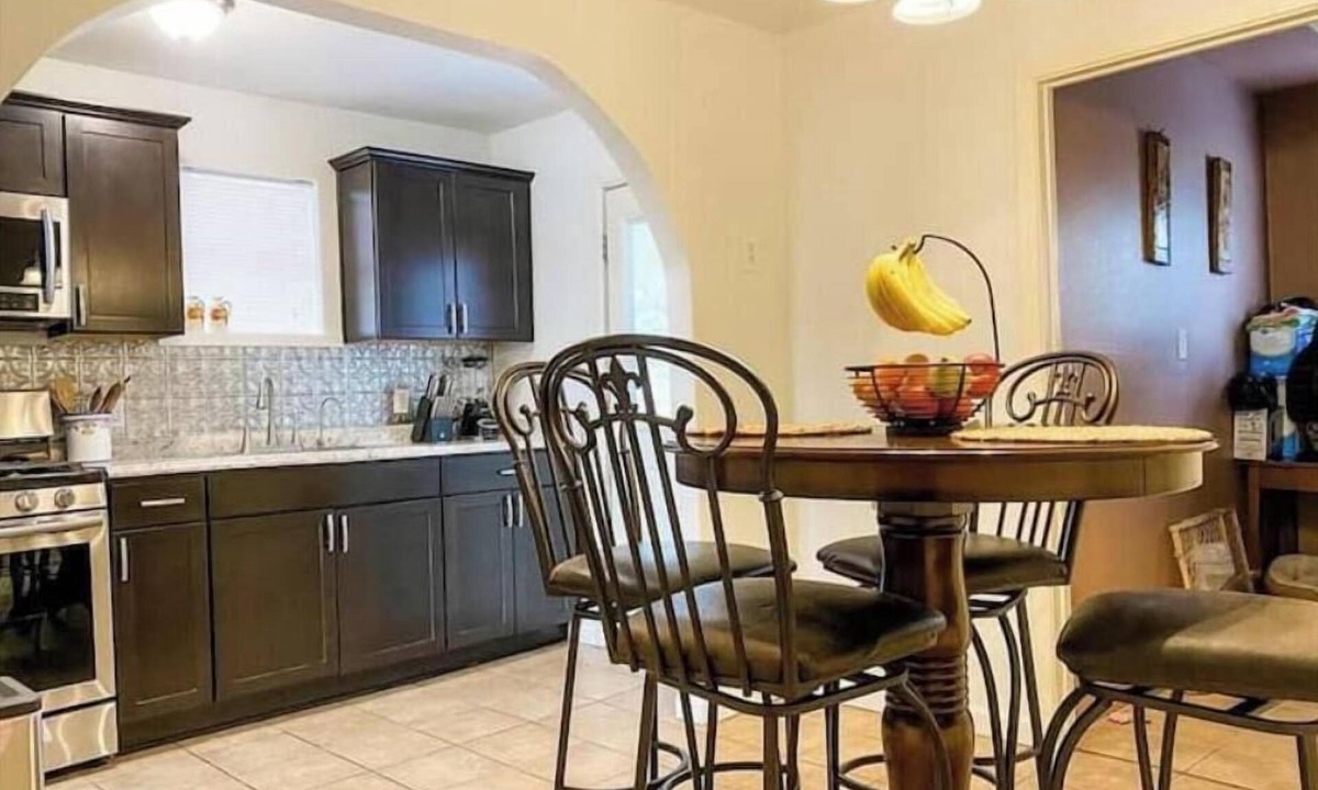 San Marcos House | Cozy home conveniently located and backs up to greenspace. Dog-Friendly!