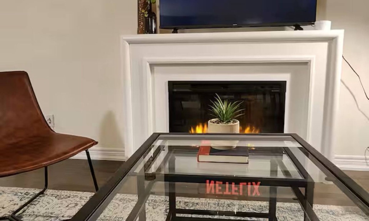 Kitchener House | Cozy Home for 10 people! 3.5 bathrooms!