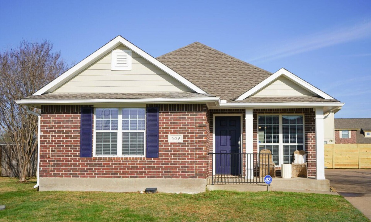 College Station House | Cozy Home - Heart of Aggieland, 3 BR/2BA, 5Beds